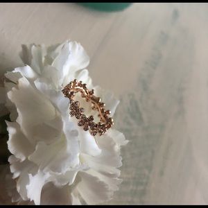 Rose gold daisy ring